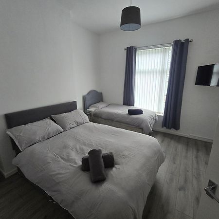 Anfield Guest House Sleeps 5 リヴァプール エクステリア 写真