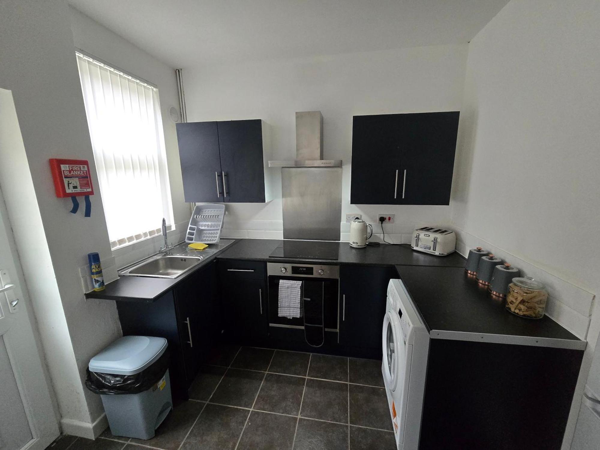Anfield Guest House Sleeps 5 リヴァプール エクステリア 写真